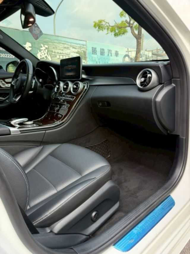 C300 AMG / 一手車 / 基本滿  第7張相片