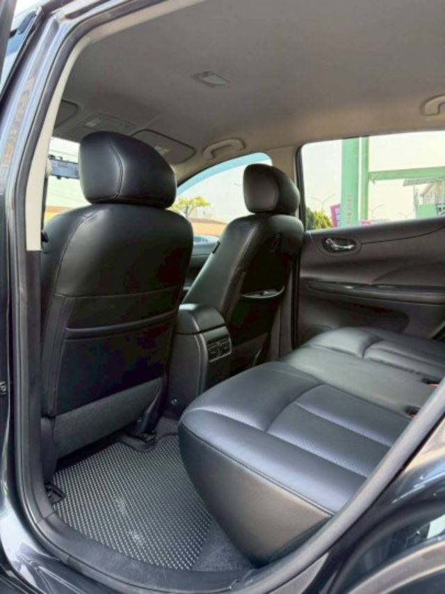 旗艦版 / 女用車 / 原廠保養  第8張相片