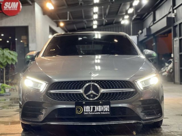 2019年出廠 A250 AMG 4MATIC 里程少跑 雙液晶螢幕/全景天窗/KEYLESS-GO/加熱座椅/麂皮內裝  第3張相片
