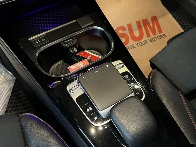 2019年出廠 A250 AMG 4MATIC 里程少跑 雙液晶螢幕/全景天窗/KEYLESS-GO/加熱座椅/麂皮內裝  第11張相片