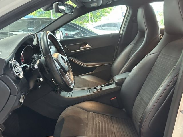 夜色套件/AMG套件/全景天窗/低里程  第4張相片