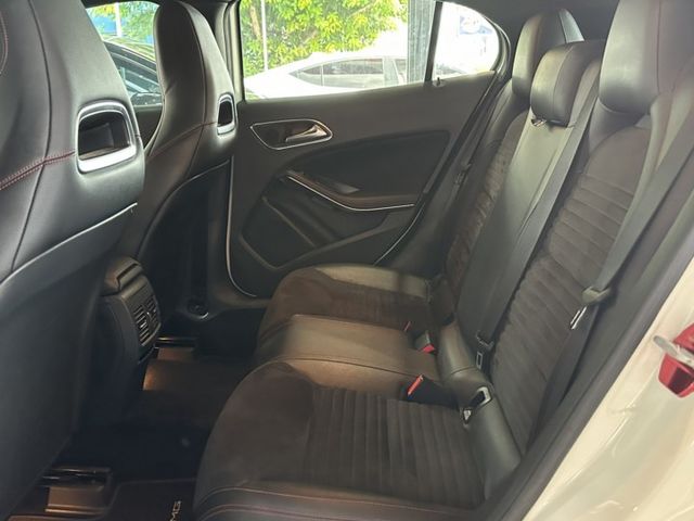 夜色套件/AMG套件/全景天窗/低里程  第5張相片