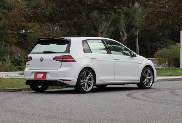 整備項目眾多/無重度改裝/僅升級進氣系統/電動尾門/外觀空力套件  第2張相片