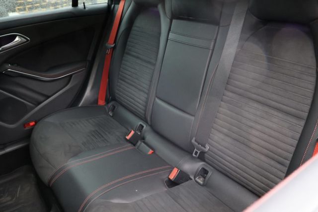 小改款381P馬力/夜色套件/賽車座椅/HK音響/電子懸吊  第8張相片