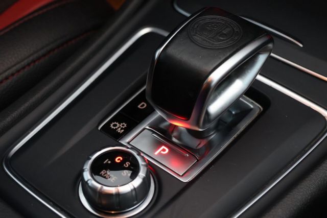 小改款381P馬力/夜色套件/賽車座椅/HK音響/電子懸吊  第11張相片