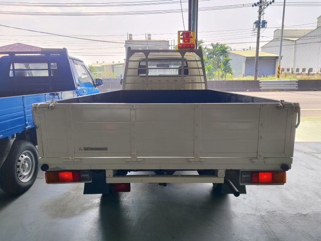 里程少、車況優、保養佳，動力穩定又省油，空間實用好載貨，可靠耐操可貸款輕鬆入手！  第7張相片