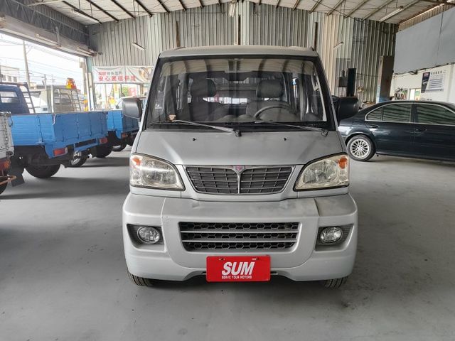 2010年八人座廂型車，空間大好運用，載人載貨兩相宜，車況穩定好開，平價實惠首選，家庭、商用都適合，輕鬆滿足多元需求！  第2張相片