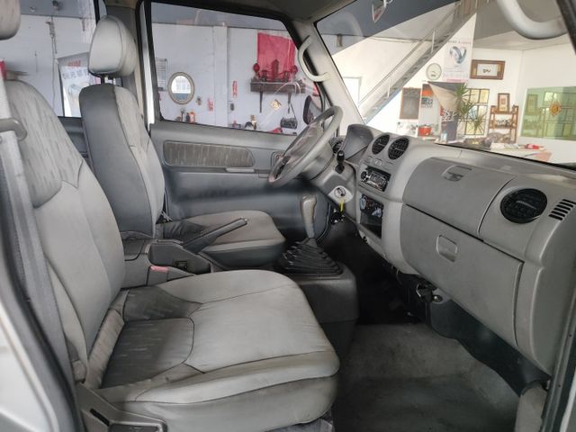 2010年八人座廂型車，空間大好運用，載人載貨兩相宜，車況穩定好開，平價實惠首選，家庭、商用都適合，輕鬆滿足多元需求！  第4張相片