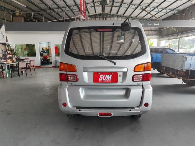 2010年八人座廂型車，空間大好運用，載人載貨兩相宜，車況穩定好開，平價實惠首選，家庭、商用都適合，輕鬆滿足多元需求！  第6張相片