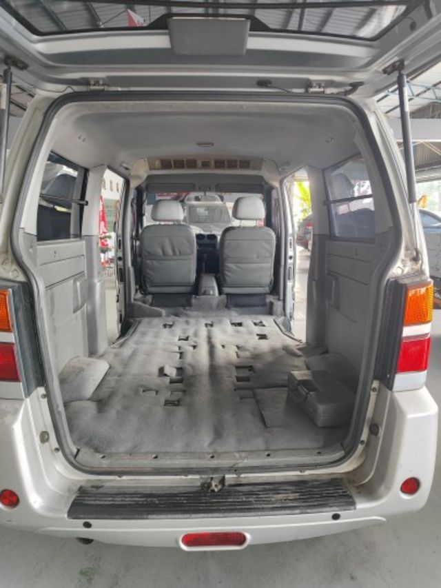 2010年八人座廂型車，空間大好運用，載人載貨兩相宜，車況穩定好開，平價實惠首選，家庭、商用都適合，輕鬆滿足多元需求！  第8張相片