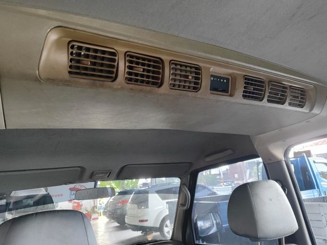 2010年八人座廂型車，空間大好運用，載人載貨兩相宜，車況穩定好開，平價實惠首選，家庭、商用都適合，輕鬆滿足多元需求！  第9張相片