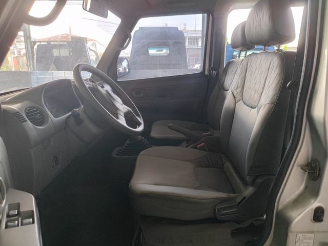 2010年八人座廂型車，空間大好運用，載人載貨兩相宜，車況穩定好開，平價實惠首選，家庭、商用都適合，輕鬆滿足多元需求！  第10張相片