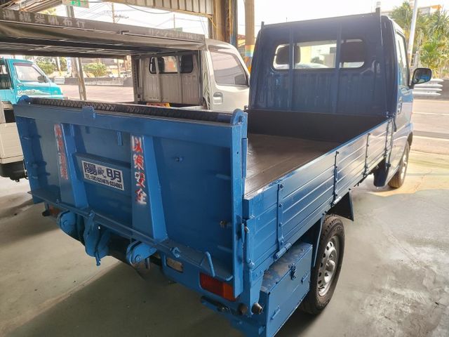 雙層尾門設計，上下貨方便省力，車況良好保養完善，小貨車靈活好開，載貨工作實用耐操！  第7張相片