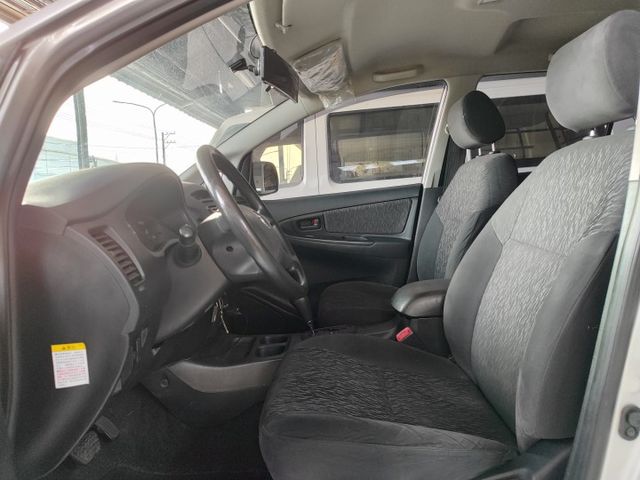 空間寬敞好乘坐，載人載貨都方便，車況穩定耐用，家庭與商用皆適合的實用廂型車！  第4張相片