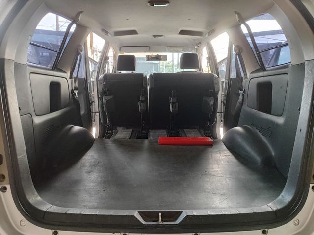 空間寬敞好乘坐，載人載貨都方便，車況穩定耐用，家庭與商用皆適合的實用廂型車！  第9張相片