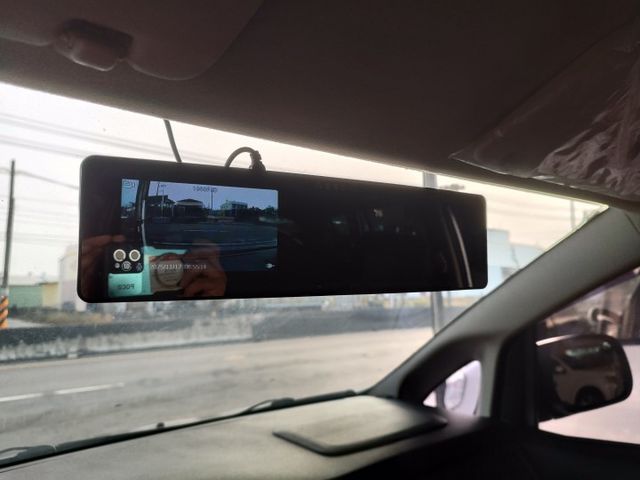 空間寬敞好乘坐，載人載貨都方便，車況穩定耐用，家庭與商用皆適合的實用廂型車！  第13張相片