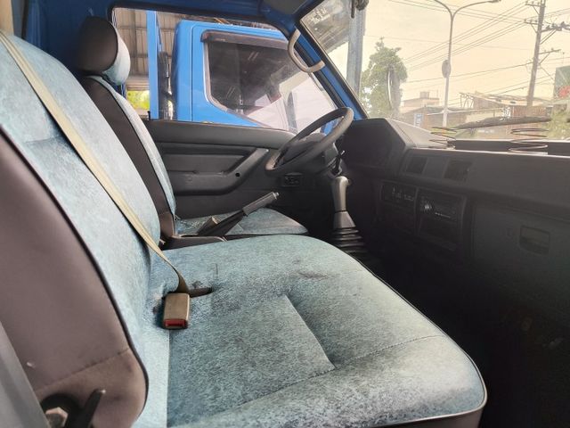 空間方正好載貨，尾門設計上下貨方便，車況良好保養完善，耐操實用的工作好夥伴！  第4張相片