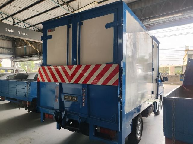 空間方正好載貨，尾門設計上下貨方便，車況良好保養完善，耐操實用的工作好夥伴！  第7張相片