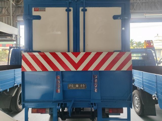 空間方正好載貨，尾門設計上下貨方便，車況良好保養完善，耐操實用的工作好夥伴！  第8張相片