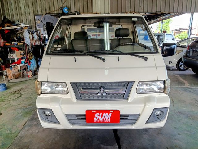 里程僅9萬多公里，配備前後行車紀錄器、倒車顯影，冷氣冷、內裝乾淨、貨斗漂亮，車況優質，工作首選！  第2張相片
