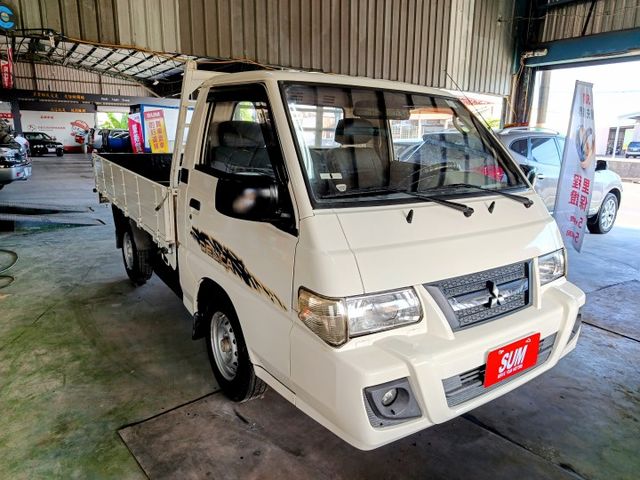 里程僅9萬多公里，配備前後行車紀錄器、倒車顯影，冷氣冷、內裝乾淨、貨斗漂亮，車況優質，工作首選！  第3張相片
