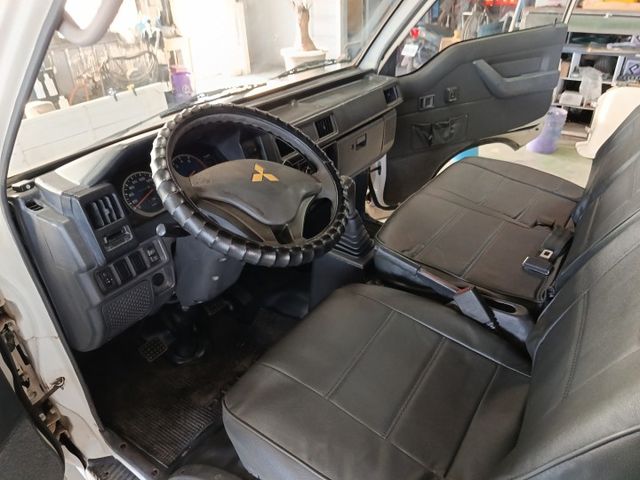 里程僅9萬多公里，配備前後行車紀錄器、倒車顯影，冷氣冷、內裝乾淨、貨斗漂亮，車況優質，工作首選！  第7張相片