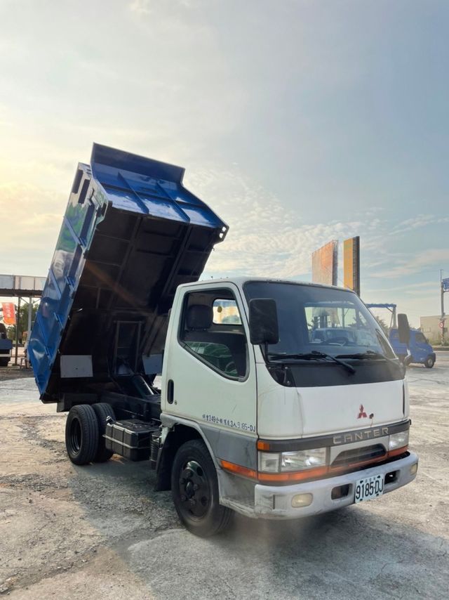 MITSUBISHI三菱 CANTER  第9張相片