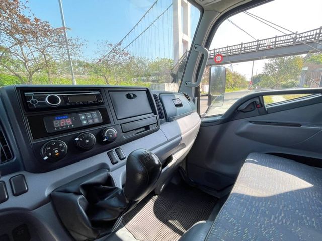 MITSUBISHI三菱 CANTER  第13張相片