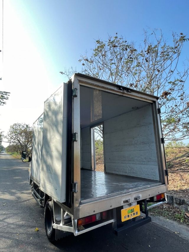MITSUBISHI三菱 CANTER  第18張相片
