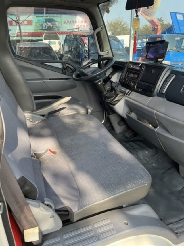 MITSUBISHI三菱 CANTER  第12張相片