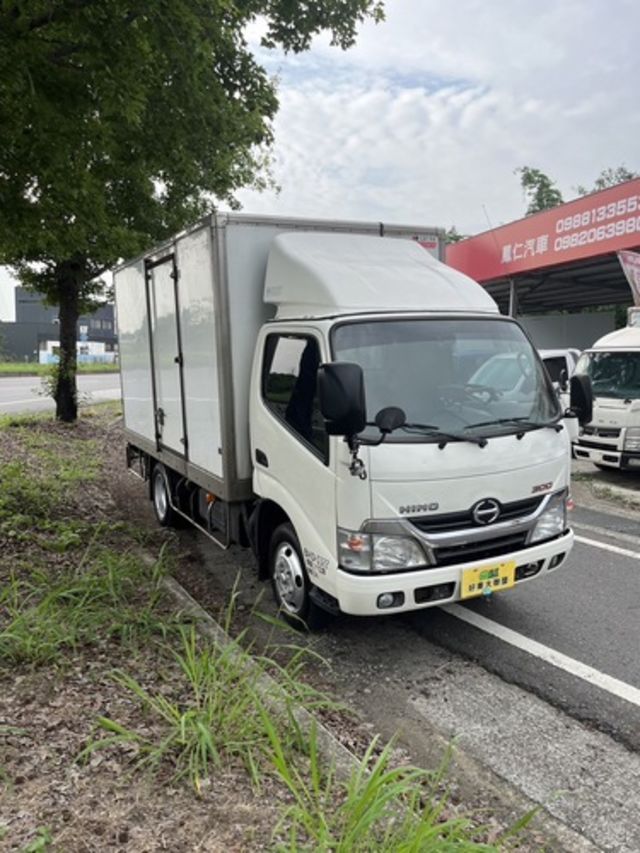 HINO日野 300  第8張相片