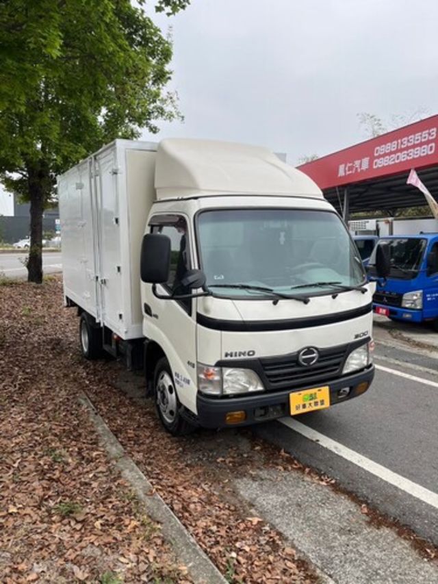 HINO日野 300  第13張相片