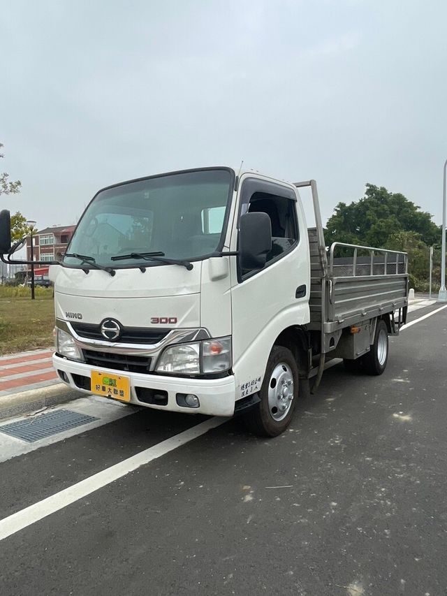 HINO日野 300  第23張相片