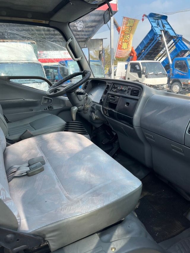 MITSUBISHI三菱 CANTER  第15張相片