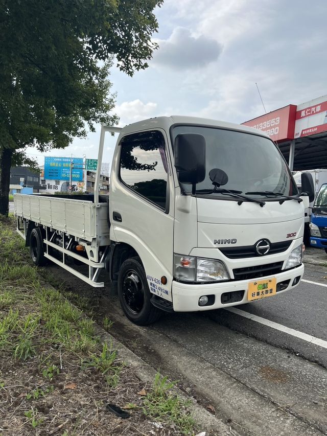 HINO日野 300  第7張相片