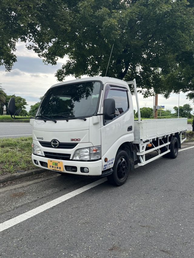 HINO日野 300  第8張相片