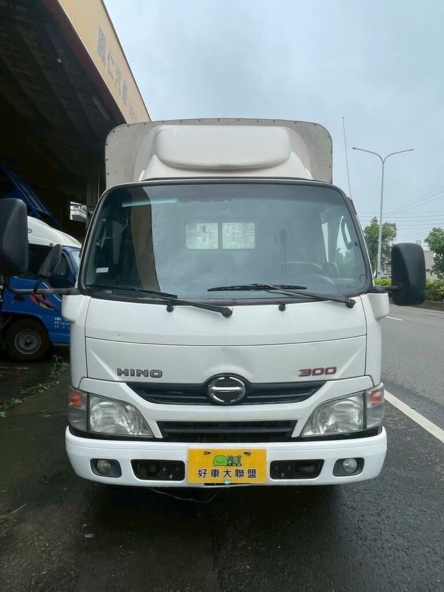 HINO日野 300  第3張相片