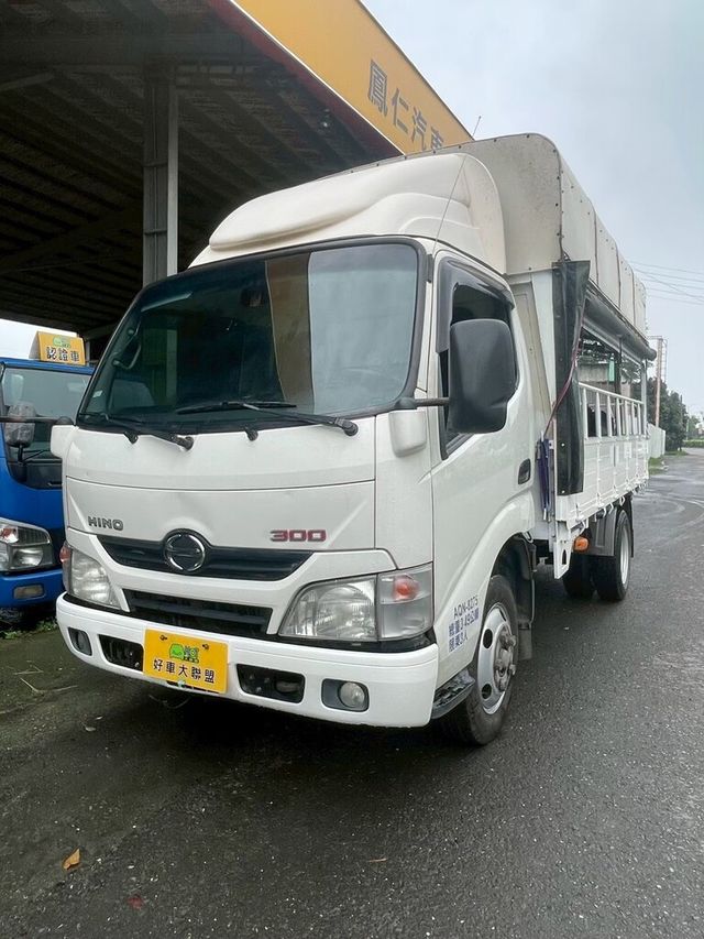 HINO日野 300  第13張相片