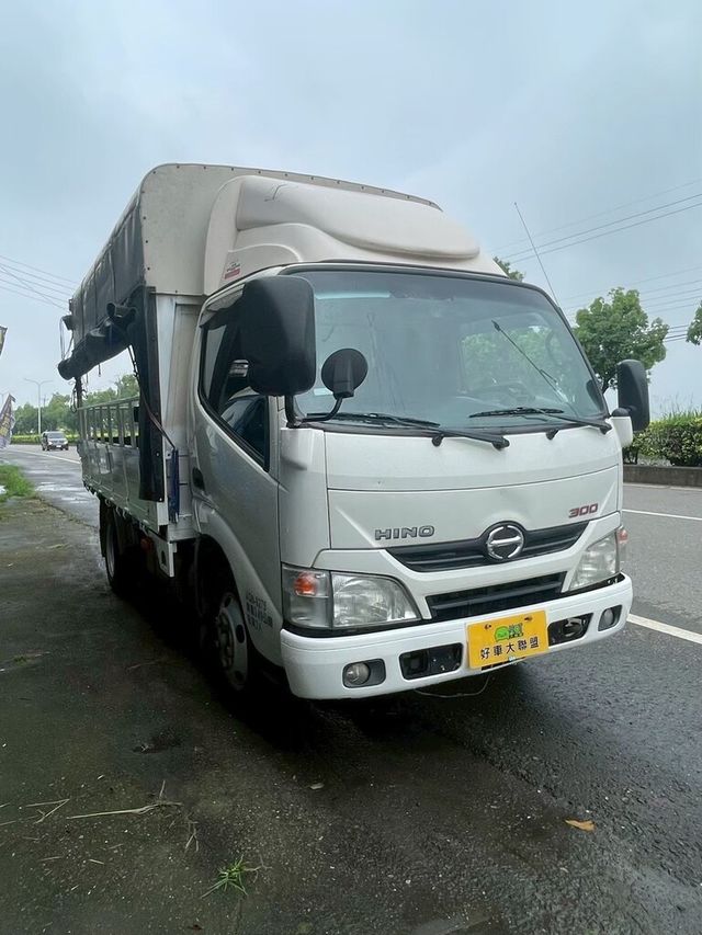 HINO日野 300  第14張相片