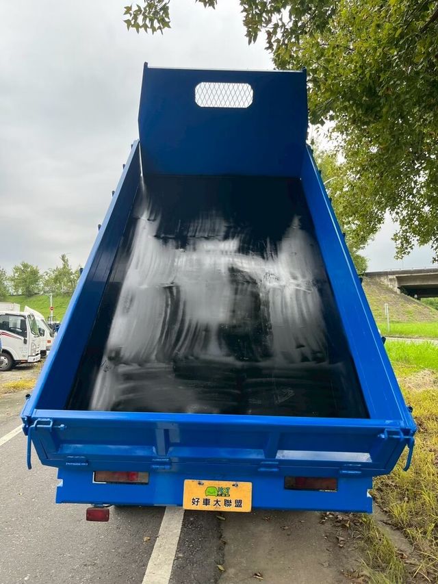 MITSUBISHI三菱 CANTER  第4張相片
