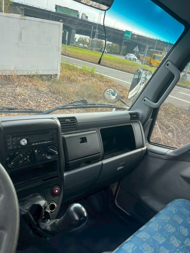 MITSUBISHI三菱 CANTER  第9張相片