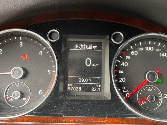 2012年5月領牌-女用車只行駛9萬多~車庫車~內外如新~柴油引擎~柴力雄厚~大扭力~低稅金//低油耗~歡迎您鑑賞  第6張相片
