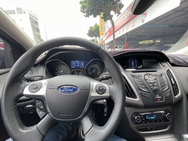 2015年 一手車  原廠運動版 FUCUS   1.6cc  第5張相片
