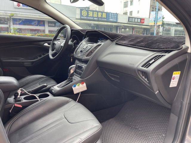 2015年 一手車  原廠運動版 FUCUS   1.6cc  第13張相片