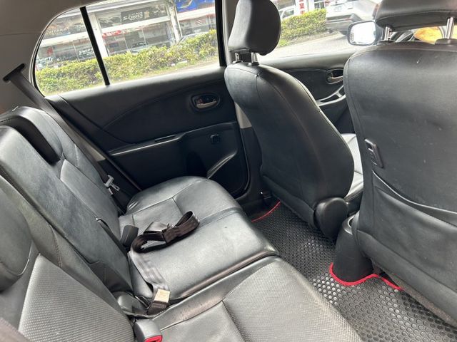 G版小鴨 跑少  低油耗 恆溫 代步車首選  第11張相片