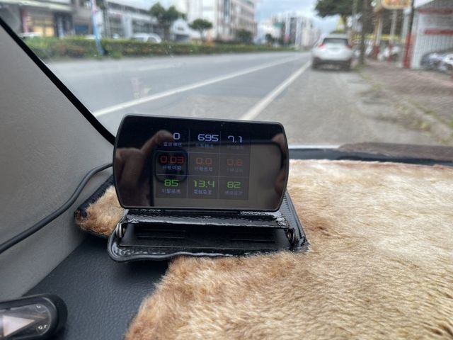 低里程 只跑10萬  安卓機 胎壓偵測 前後行車紀錄器  倒車影像  第7張相片