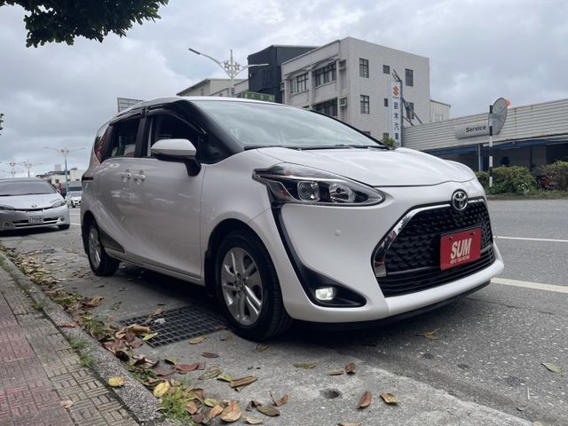 一手車 只跑2萬8千多  電滑門 四輪全新輪胎 低油耗  第1張相片