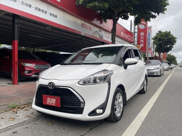 一手車 只跑2萬8千多  電滑門 四輪全新輪胎 低油耗  第3張相片