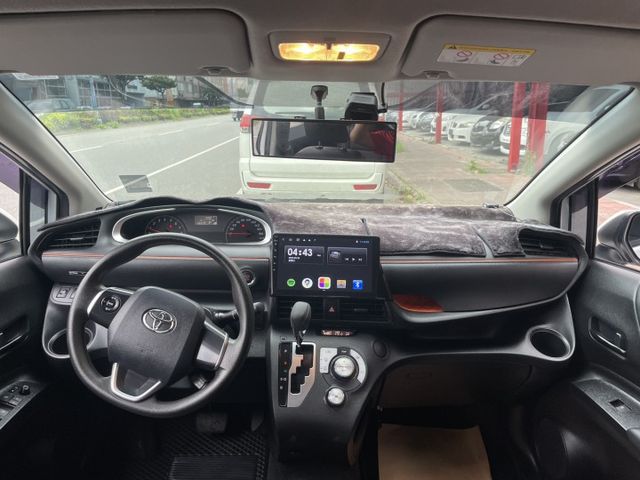 一手車 只跑2萬8千多  電滑門 四輪全新輪胎 低油耗  第15張相片