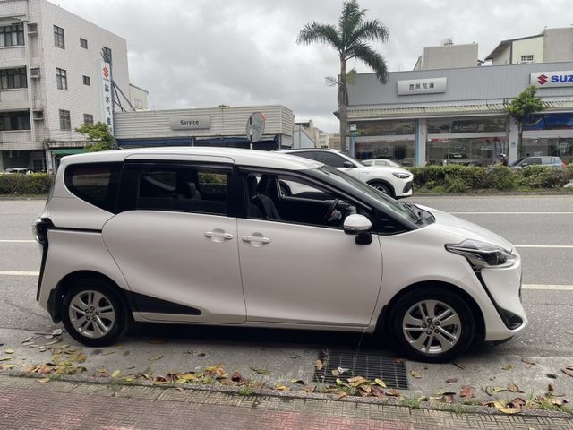 一手車 只跑2萬8千多  電滑門 四輪全新輪胎 低油耗  第18張相片